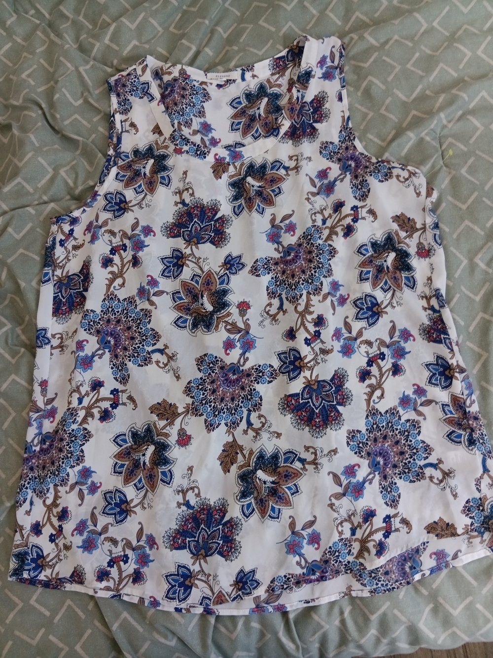 Pleione White Floral Print Sleeveless Camisole